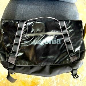 Messenger bag. Black hole. Discontinued